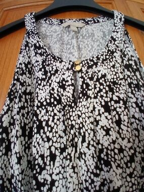 Banana Republic Black and White Printed Sleeveless Camisole